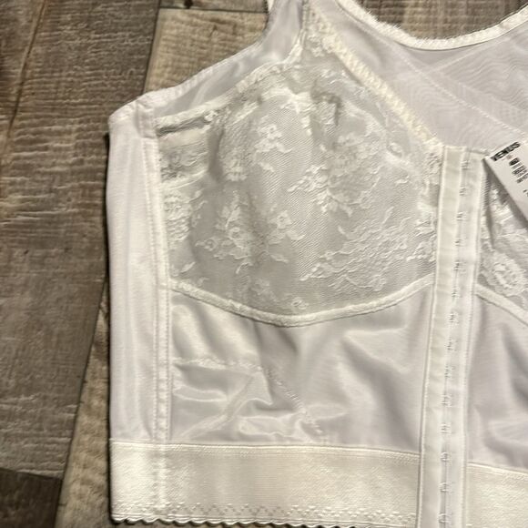 NWT‎ Bustier’ made by VENUS- size 46D - Picture 3 of 8